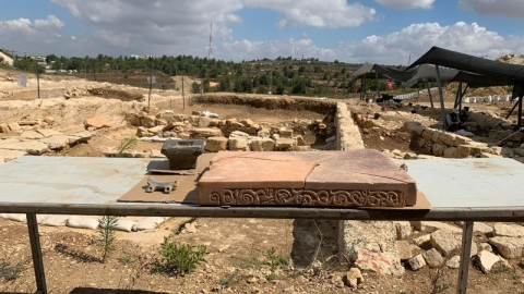 שולחן.jpg